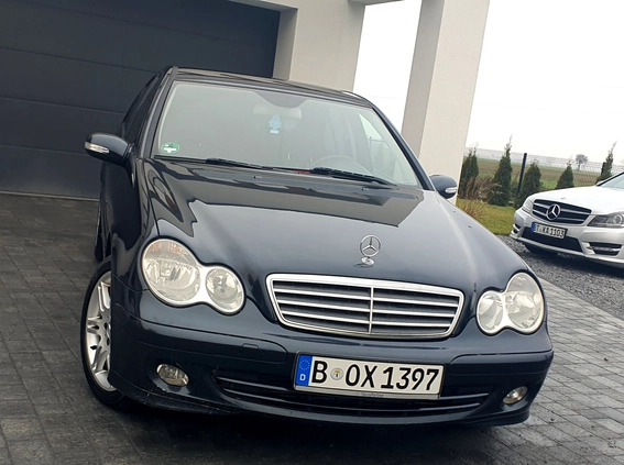 Mercedes-Benz Klasa C cena 19000 przebieg: 215000, rok produkcji 2005 z Witkowo małe 631